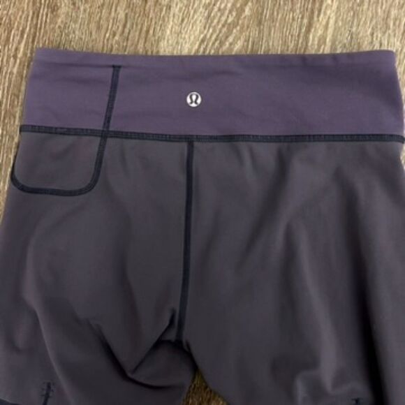 EUC Lululemon Breathe Easy Mesh Back Panel Crop Leggings | Cadet Blue | Size 6 - Picture 5 of 10